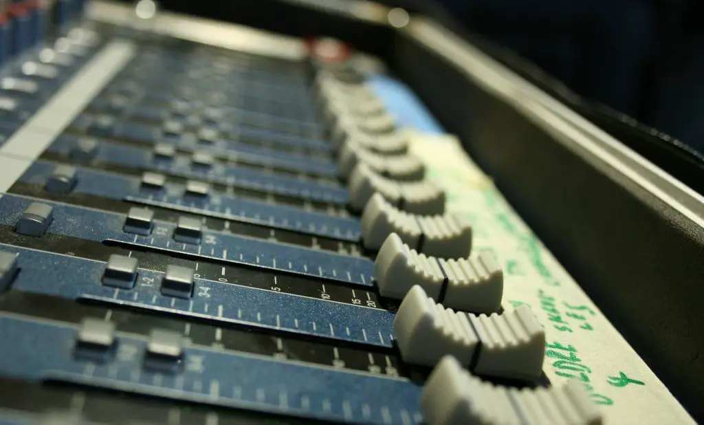 How To Mix Music - Digital Audio Mixing Made Easy