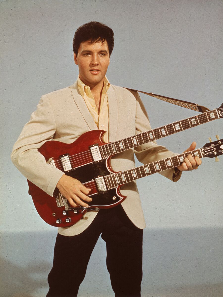 Elvis-with-ebs-1250-in-1965-hulton-archive-getty-images@1050x1400